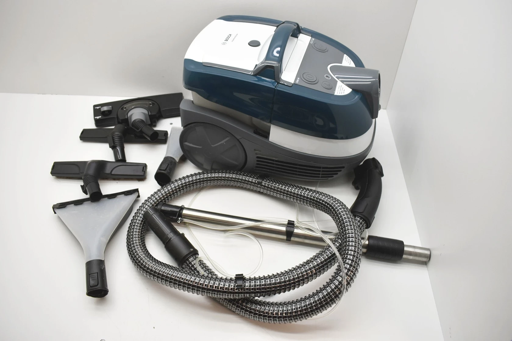 odkurzacz-bosch-aqua-wash-clean-bwd41720-kunickiego-53-sj-lublin