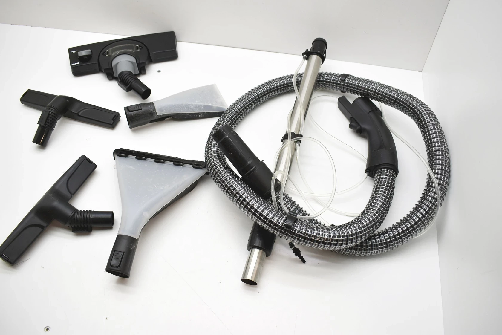 odkurzacz-bosch-aqua-wash-clean-bwd41720-kod-producenta-bosbwd41720