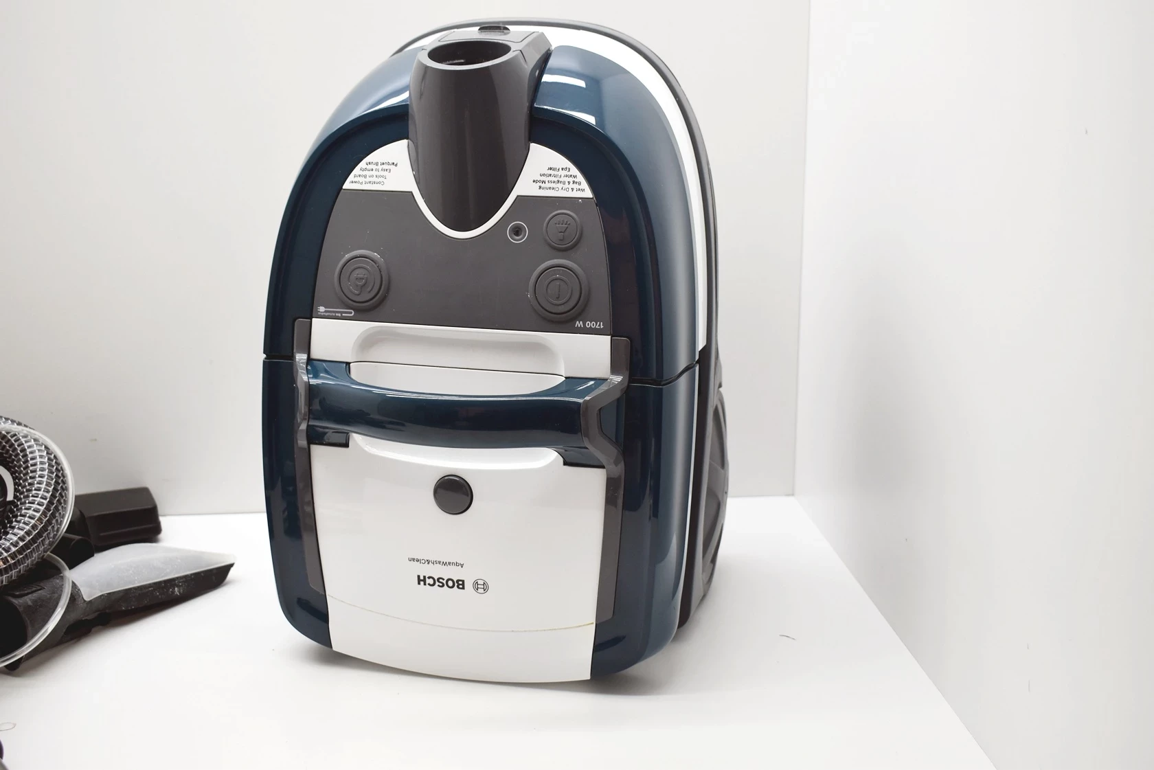 odkurzacz-bosch-aqua-wash-clean-bwd41720-funkcje-205458-4