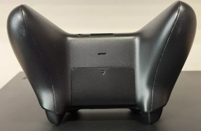 KONSOLA XBOX ONE X 1TB DWA PADY OKABLOWANIE BDB STAN
