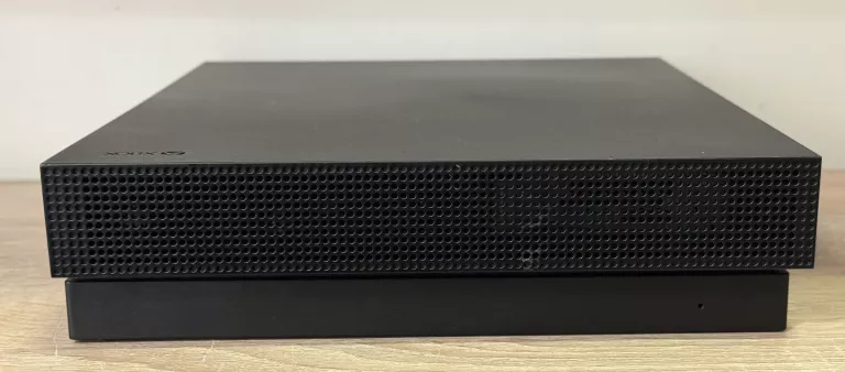 KONSOLA XBOX ONE X 1TB DWA PADY OKABLOWANIE BDB STAN