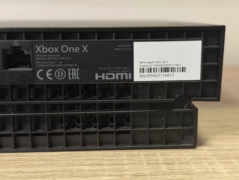KONSOLA XBOX ONE X 1TB DWA PADY OKABLOWANIE BDB STAN