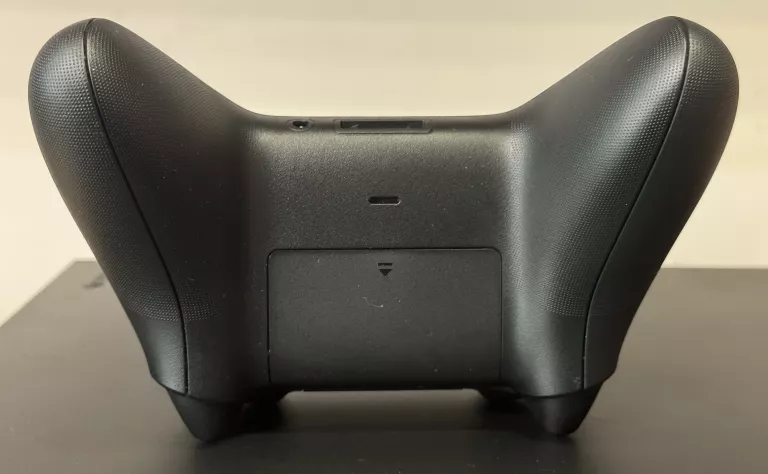 KONSOLA XBOX ONE X 1TB DWA PADY OKABLOWANIE BDB STAN