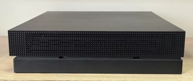 KONSOLA XBOX ONE X 1TB DWA PADY OKABLOWANIE BDB STAN