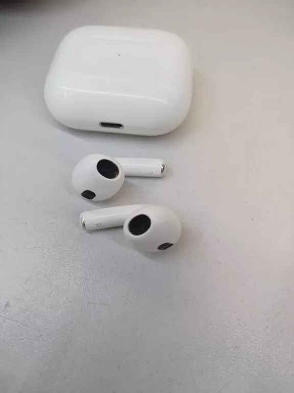 SŁUCHAWKI AIRPODS III (3RD GENERATION)