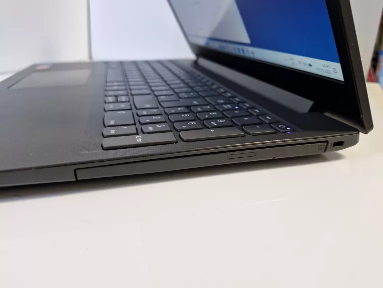 LAPTOP LENOVO V155-15API 256GB 8GB W11 AMD RYZEN 3 3200U RADEON VEGA 3