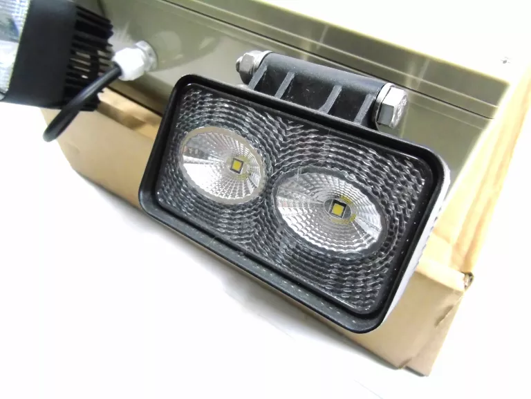 OŚWIETLENIE AWARYJNE Z AKUMULATOREM VENTILUX WTL2