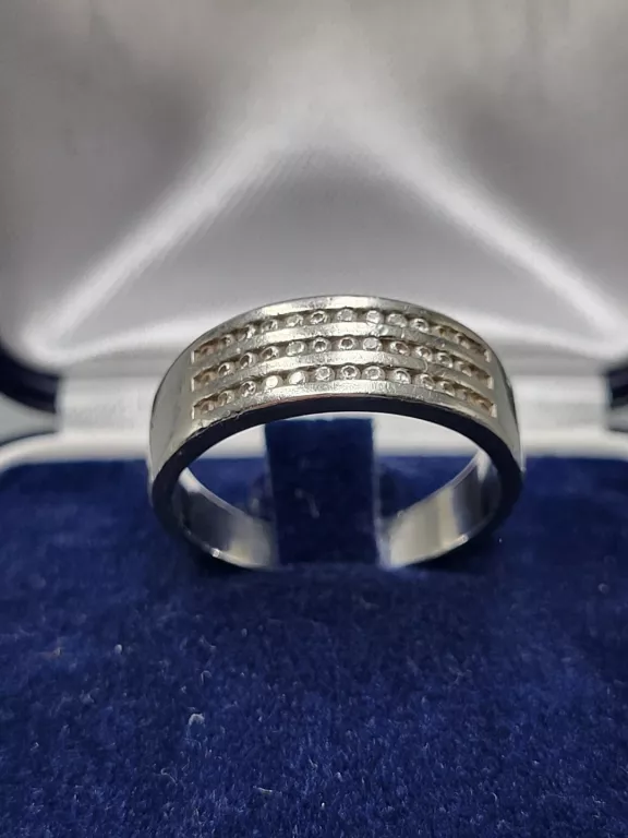 INTERESUJĄCY SREBRNY PIERŚCIONEK Z KAMYCZKAMI 4,38G P925 R18