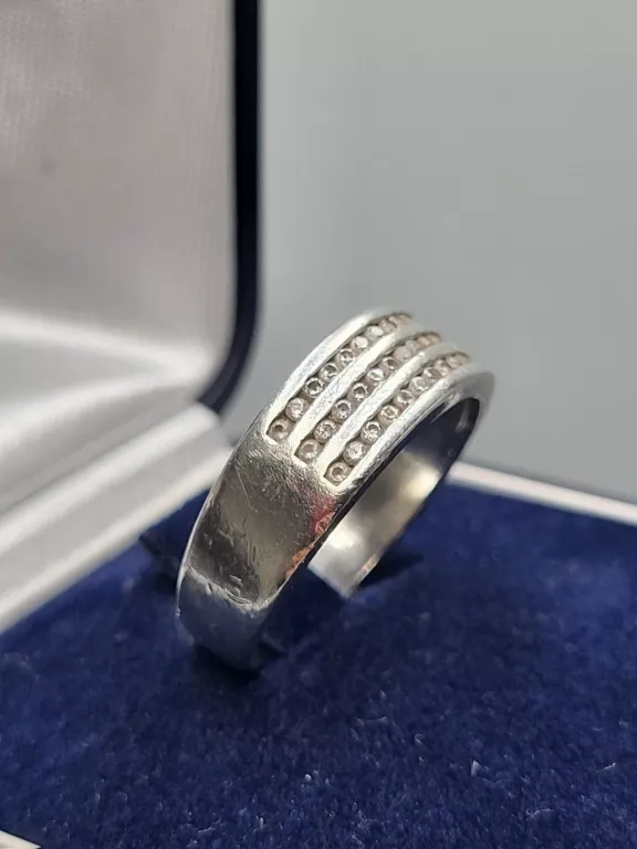 INTERESUJĄCY SREBRNY PIERŚCIONEK Z KAMYCZKAMI 4,38G P925 R18