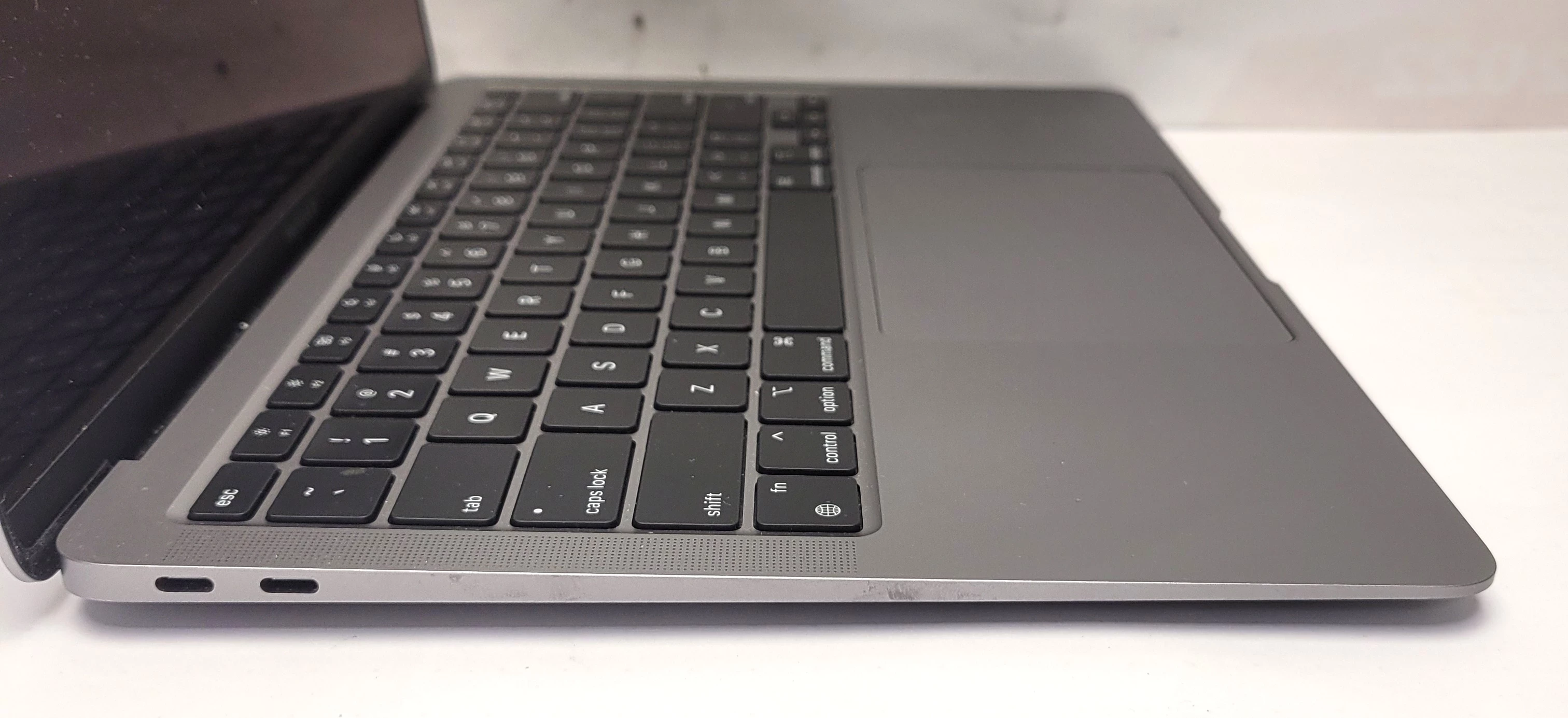 laptop-macbook-air-13-a2337-emc-3598-2020r-256-gb-liczba-rdzeni-procesora-4329-7