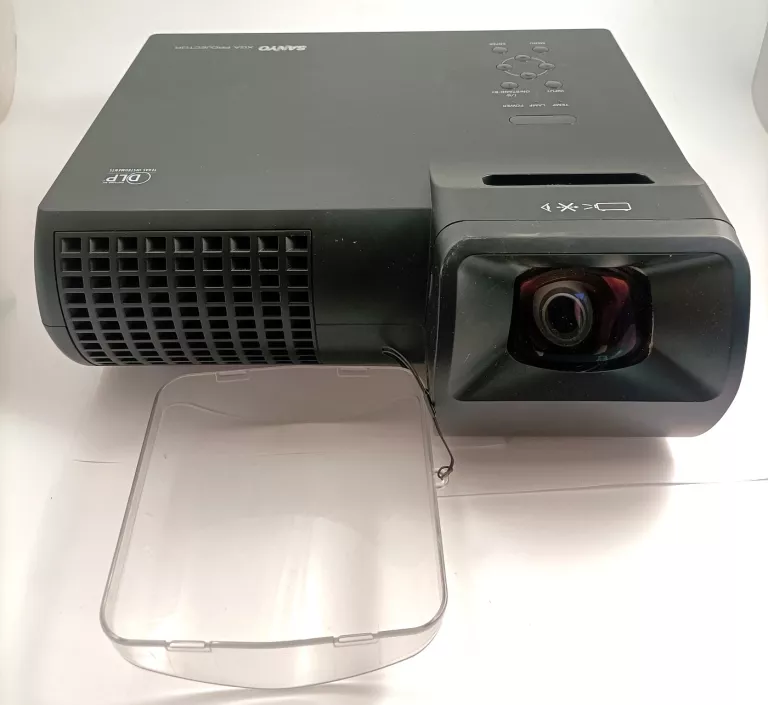 PROJEKTOR PDG-DXL100