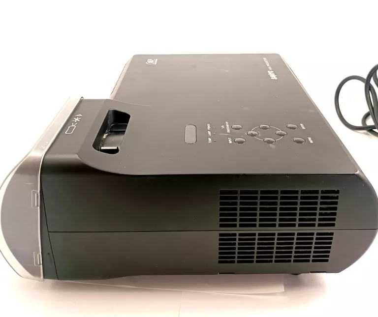 PROJEKTOR PDG-DXL100