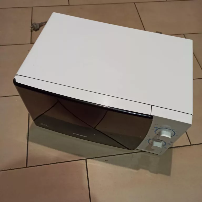 MIKROFALÓWKA SAMSUNG ME711K