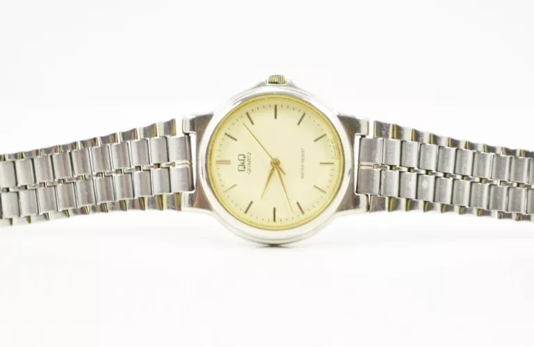 ZEGAREK Q&Q QUARTZ