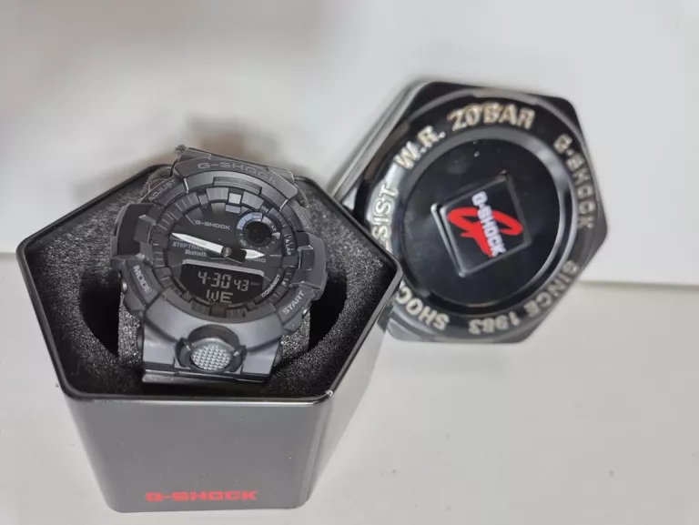 CASIO G-SHOCK GBA-800-1AER G-SQUAD