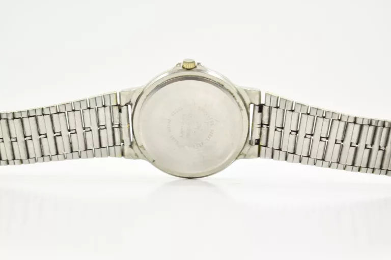 ZEGAREK Q&Q QUARTZ