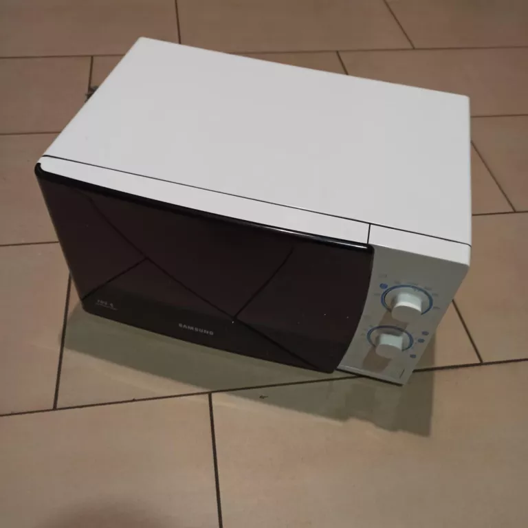 MIKROFALÓWKA SAMSUNG ME711K