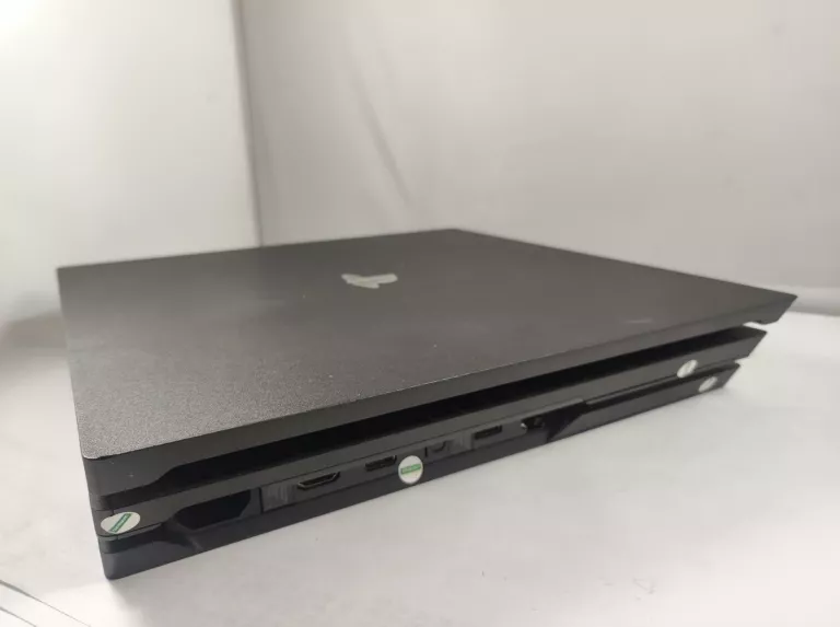 KONSOLA PS4 PRO 1TB 2 PADY 3GRY ŁADOWARKA