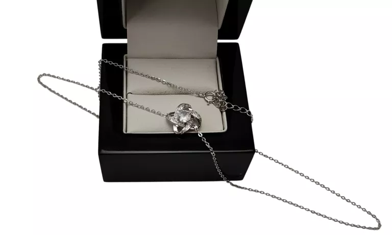 SREBRNY ŁAŃCUSZEK Z ZAWIESZKĄ WĘZEŁ 2,42 G / 925