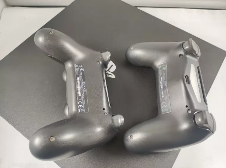 KONSOLA PS4 PRO 1TB 2 PADY 3GRY ŁADOWARKA