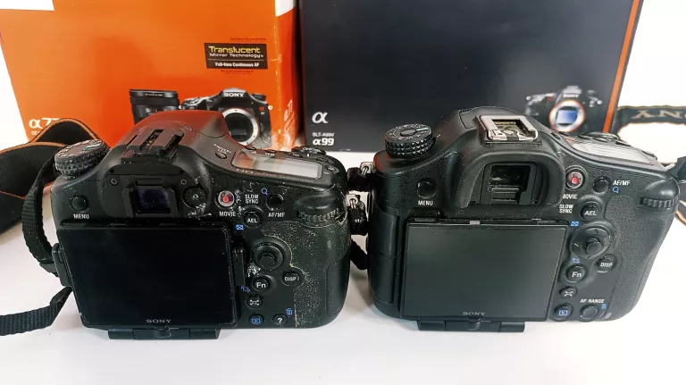 ORGROMNY ZESTAW APARAT SONY A77, SONY A99, 8 OBIEKTYWÓW, GRIPY,LAMPY I INN