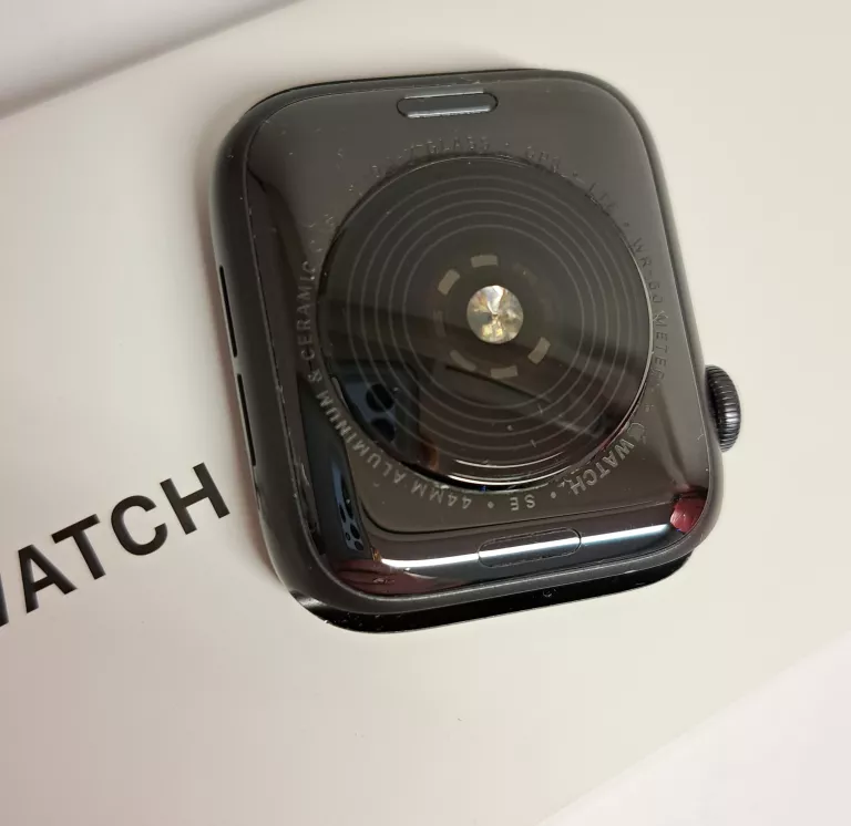 ZEGAREK APPLE WATCH SE GPS +CELLULAR KOPERTA 44 MM GWIEZDNA SZAROŚĆ 93 %