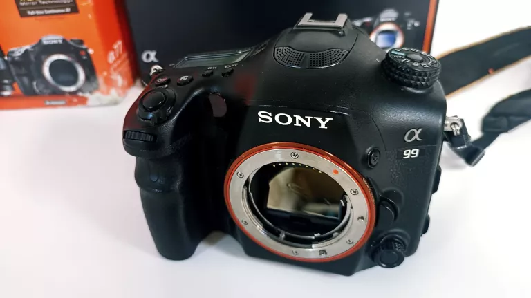 ORGROMNY ZESTAW APARAT SONY A77, SONY A99, 8 OBIEKTYWÓW, GRIPY,LAMPY I INN
