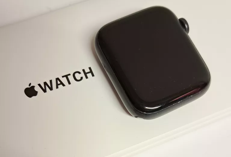 ZEGAREK APPLE WATCH SE GPS +CELLULAR KOPERTA 44 MM GWIEZDNA SZAROŚĆ 93 %