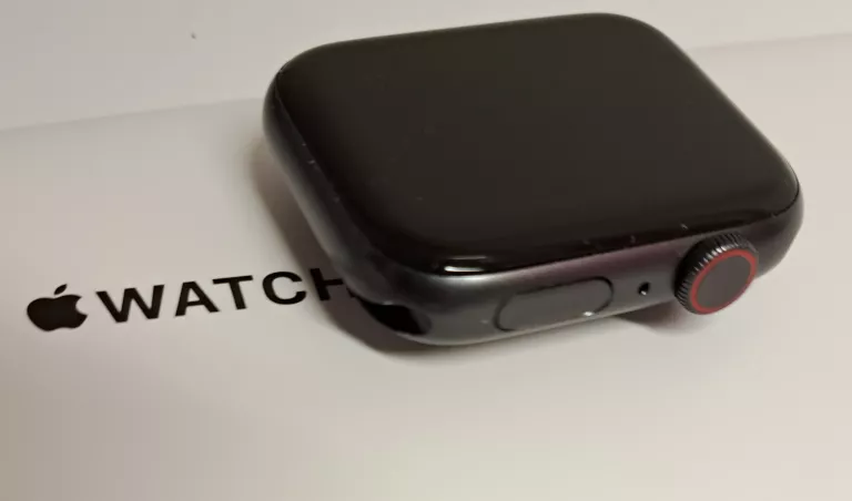 ZEGAREK APPLE WATCH SE GPS +CELLULAR KOPERTA 44 MM GWIEZDNA SZAROŚĆ 93 %