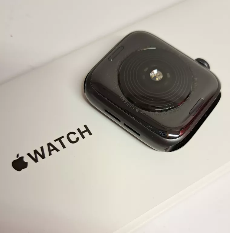 ZEGAREK APPLE WATCH SE GPS +CELLULAR KOPERTA 44 MM GWIEZDNA SZAROŚĆ 93 %