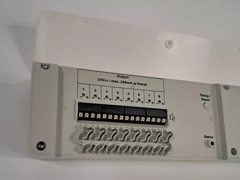 BEZPRZEWODOWY STEROWNIK OGRZEWANIA PODŁOGOWEGO RWE SMARTHOME
