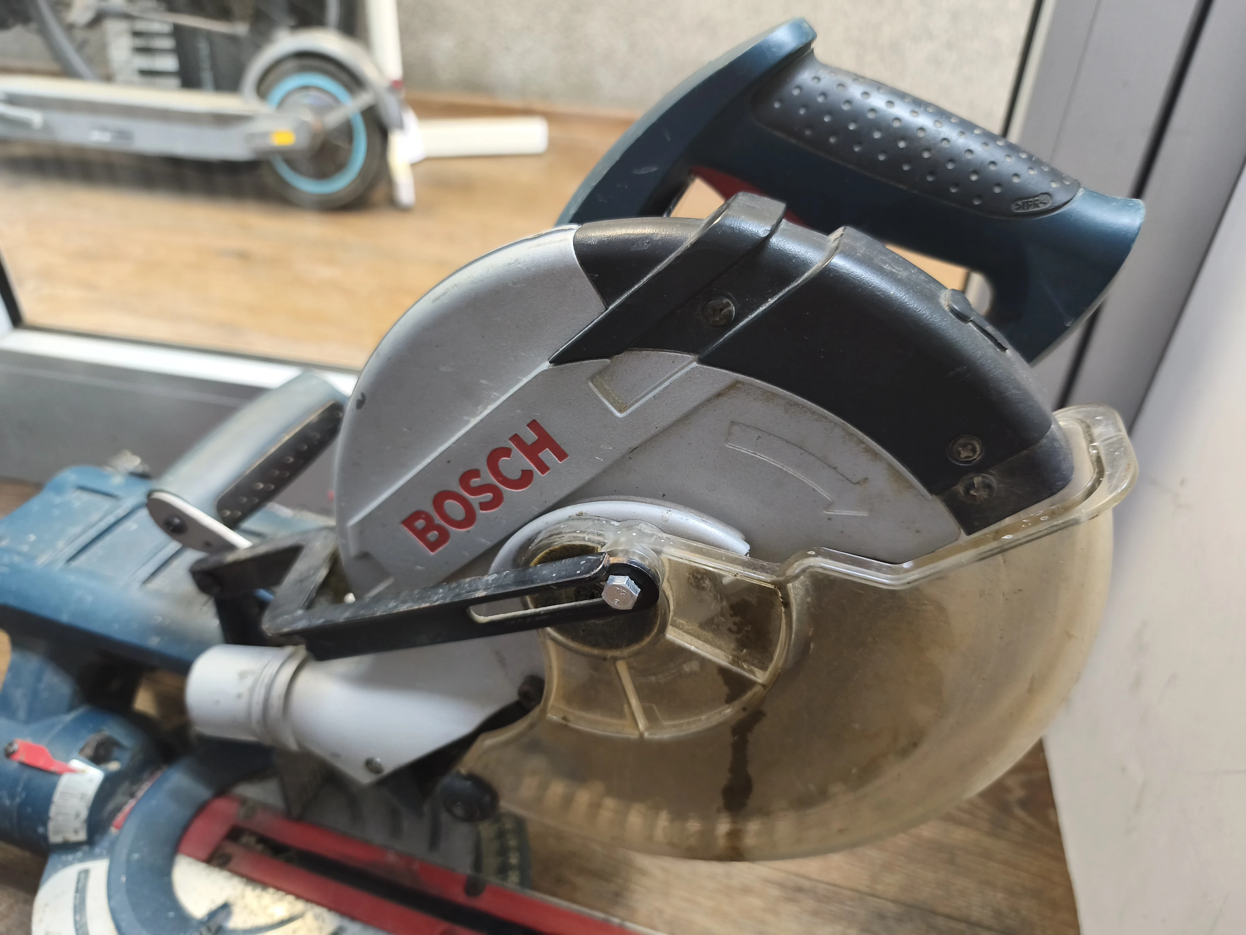 pila-ukosna-bosch-gcm-8-s-uszkodzona-seria-gcm-8-sde-professional