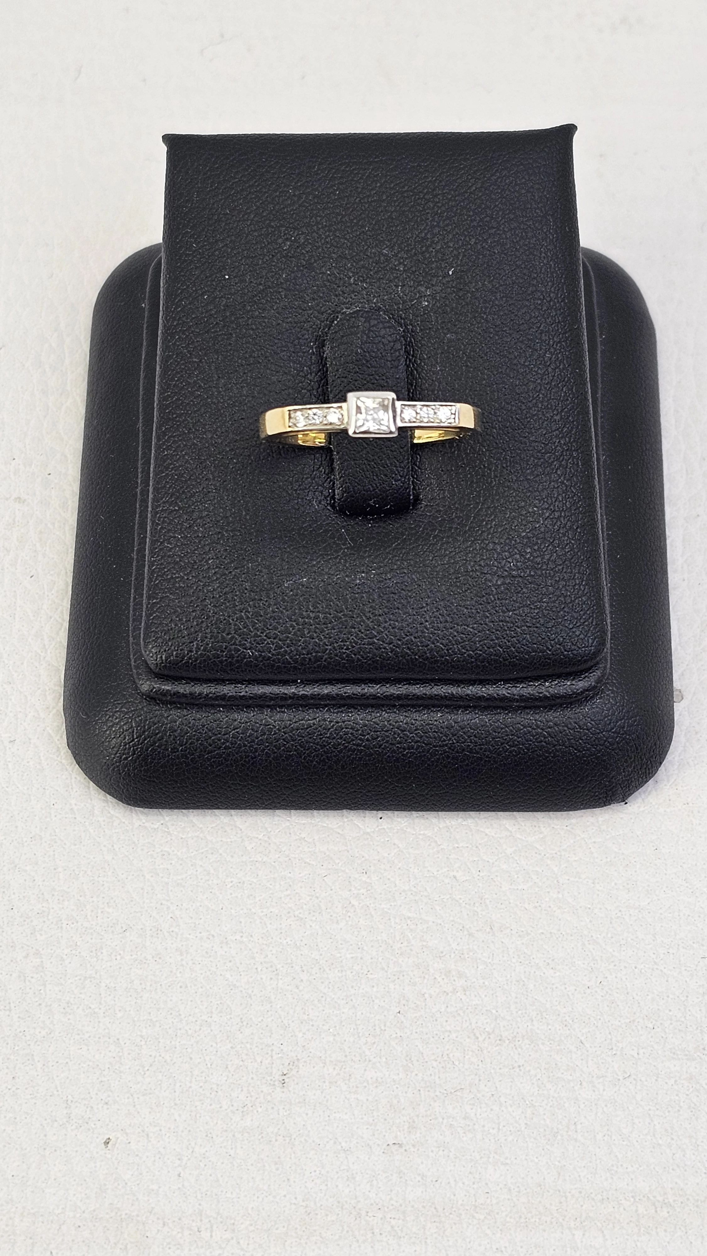 zloty-pierscionek-z-cyrkoniami-585-290-g-chojnowska-251c-legnica