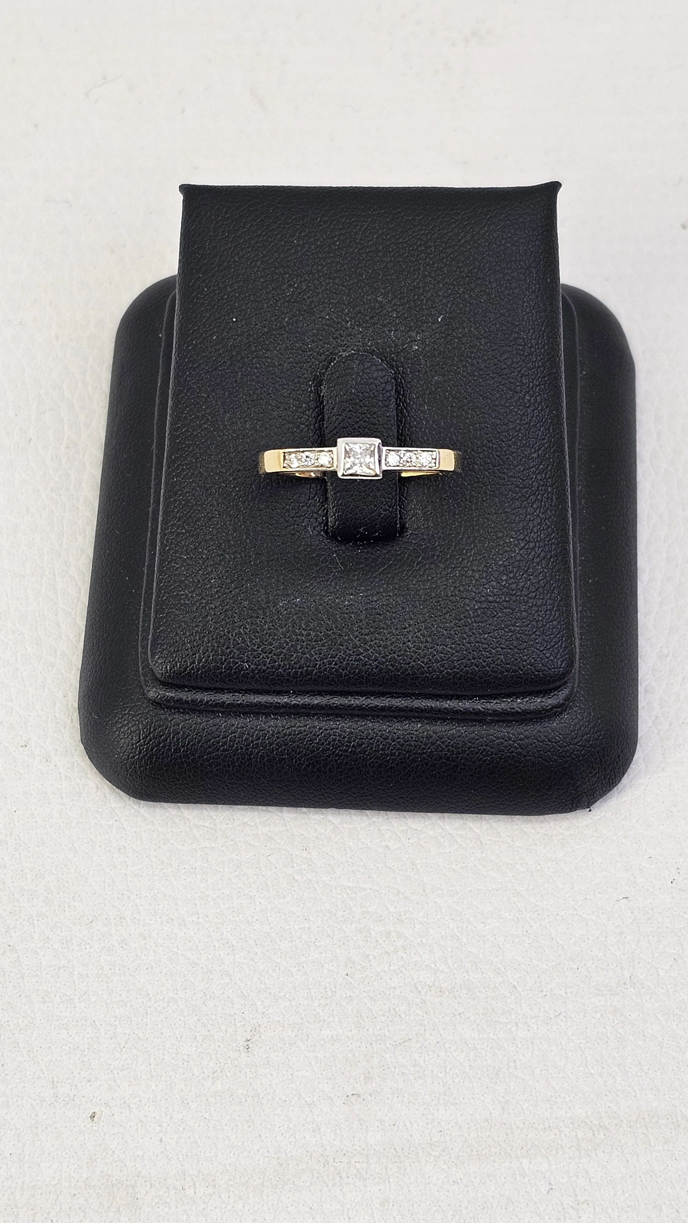 zloty-pierscionek-z-cyrkoniami-585-290-g-material-15835-2