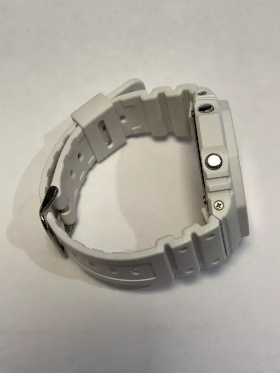ZEGAREK CASIO GA-2100-7A7ER G-SHOCK WODOSZCZELNY BIAŁY NA PASKU
