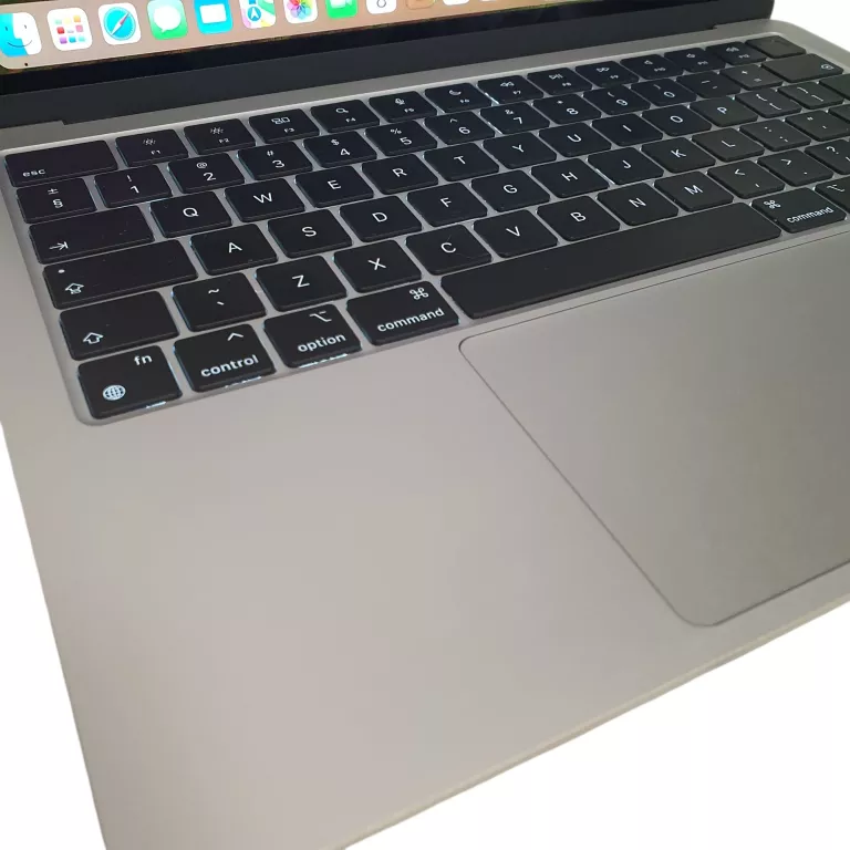 laptop-apple-macbook-air-m3-a3113-2024-136-retina-m3-16gb-ram-256gb-ssd-rodzaj-karty-graficznej-1234-1