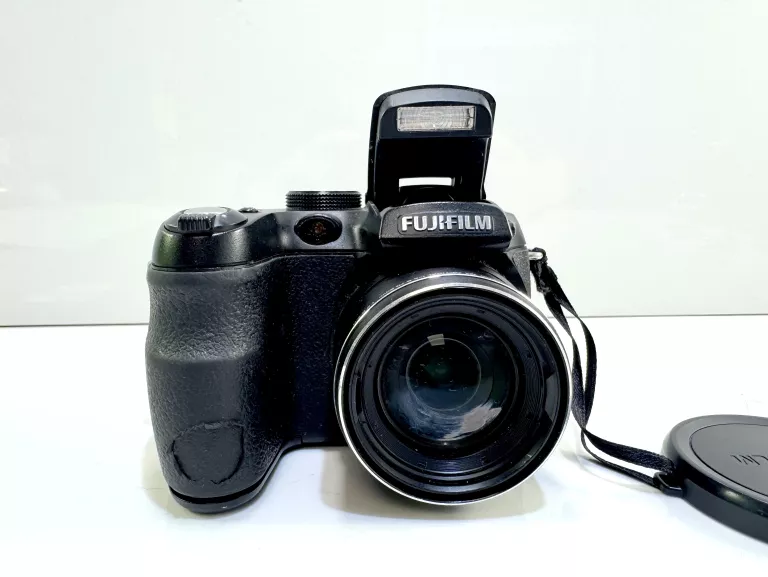 APARAT FUJIFILM FINEPIX S1000FD ETUI