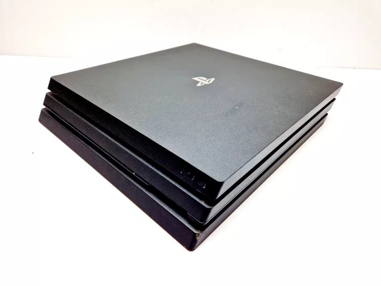 KONSOLA PS4 PRO 1TB Z PADEM I GRAMI
