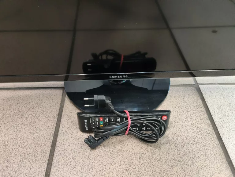 TELEWIZOR SAMSUNG UE32F4000AW + PILOT