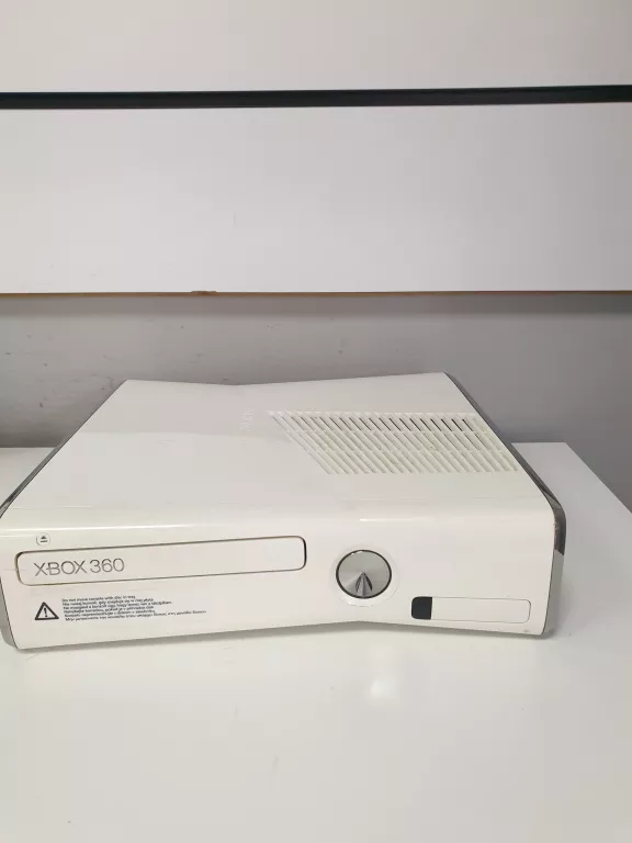 KONSOLA XBOX 360 120GB - PAD, 3 GRY, KAMERA, OKABLOWANIE