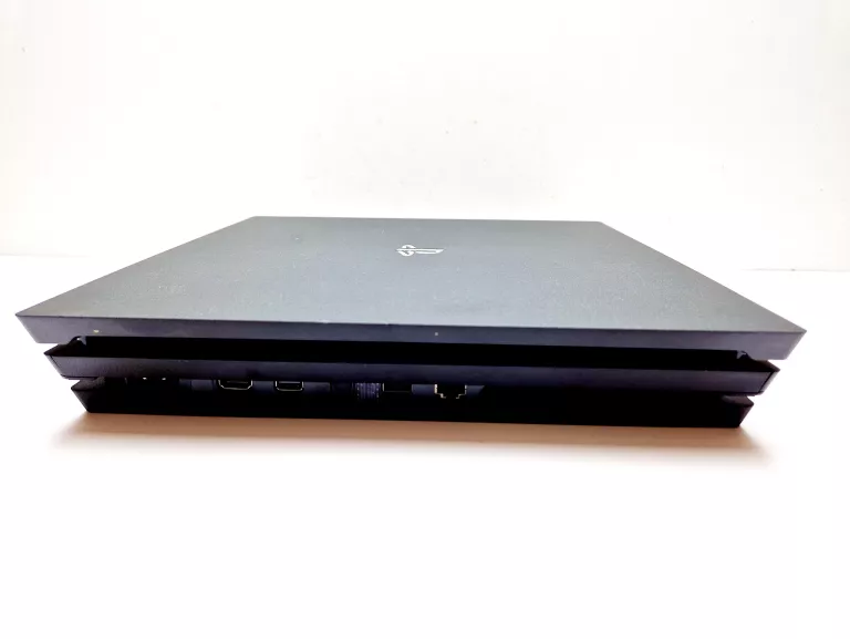 KONSOLA PS4 PRO 1TB Z PADEM I GRAMI