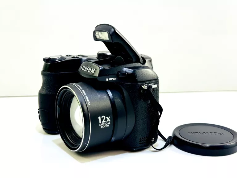 APARAT FUJIFILM FINEPIX S1000FD ETUI