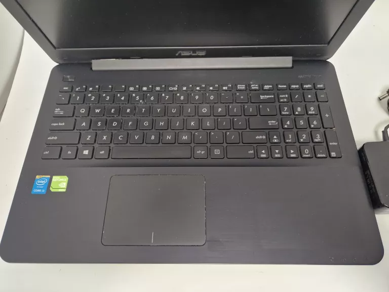 LAPTOP ASUS F555L -DZIAŁA TYLKO POD ZASILACZEM-