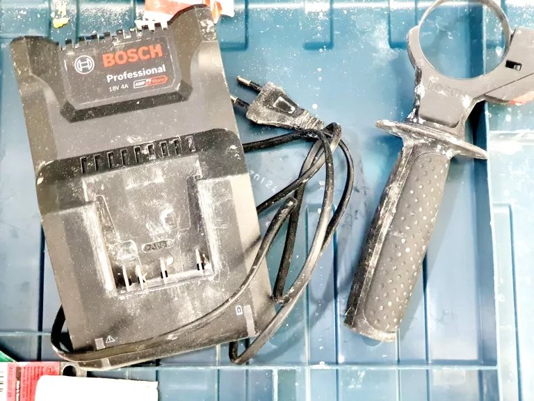 MŁOTOWIERTARKA BOSCH GBH 180-LI + AKU 4,0AH + ŁADOWARKA + WALIZKA