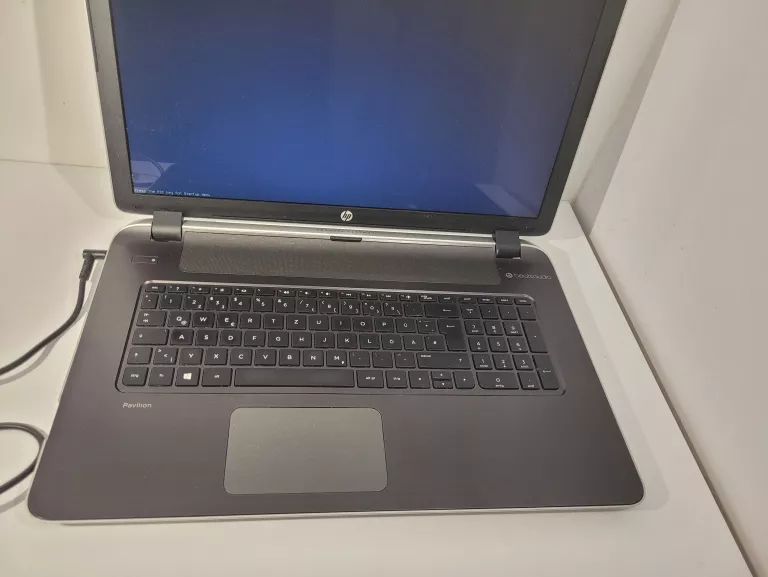 LAPTOP HP PAVILION 8GB RAM AMD A8 WIN 10 HDD500GB