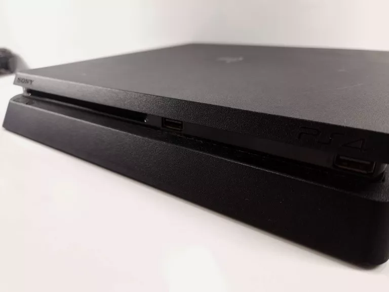 KONSOLA PS4 SLIM 408GB + 2 PADY + OKABLOWANIE