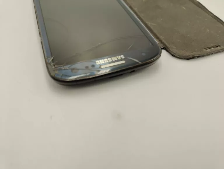 TELEFON SAMSUNG SAMSUNG GALAXY S III GT-I9305 MOCNO ZBITY