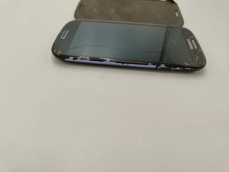 TELEFON SAMSUNG SAMSUNG GALAXY S III GT-I9305 MOCNO ZBITY