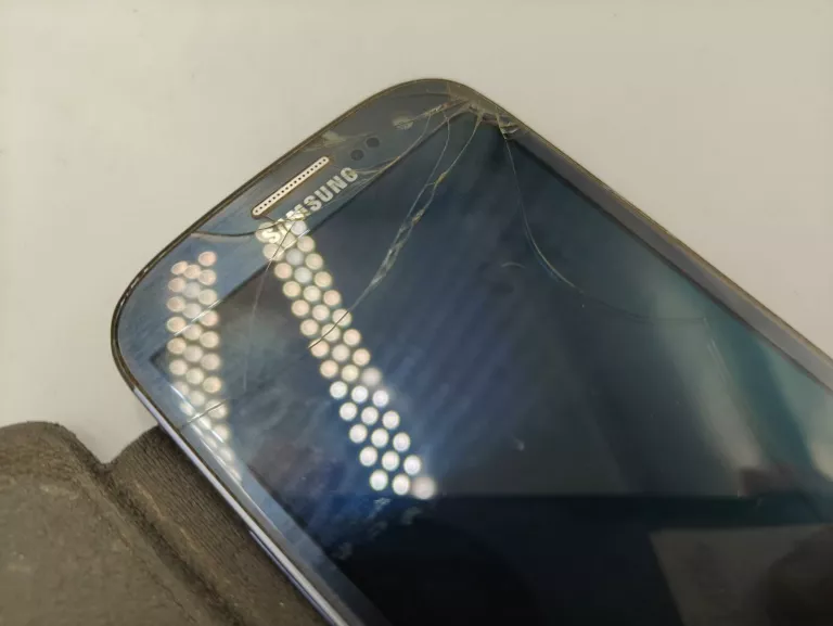 TELEFON SAMSUNG SAMSUNG GALAXY S III GT-I9305 MOCNO ZBITY
