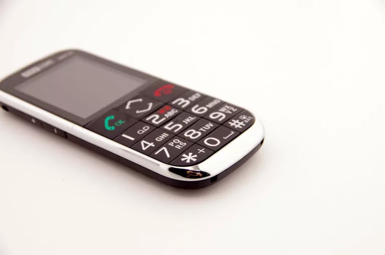 TELEFON KOMÓRKOWY MAXCOM MM720BB 16 MB / 16 MB 2G CZARNY ZESTAW